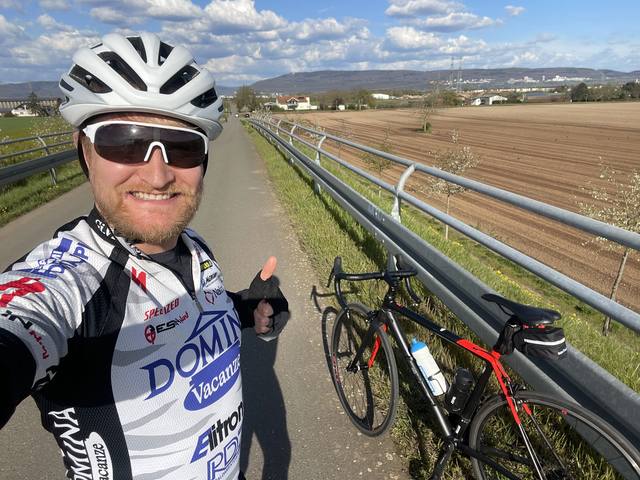 Out on the racing bike (2023)